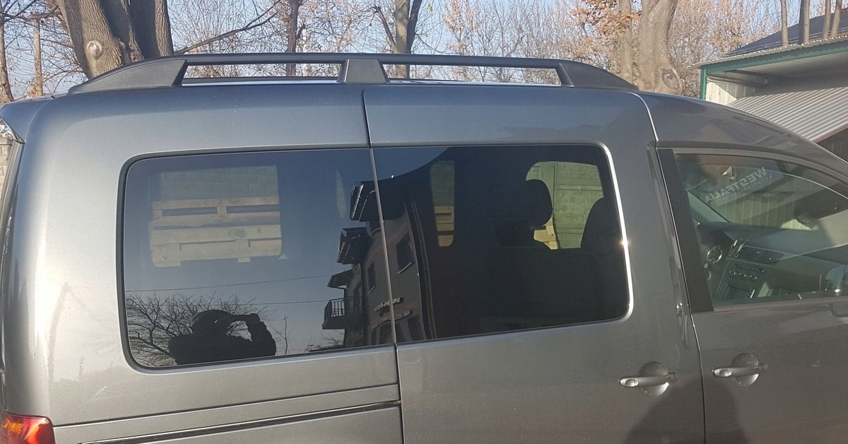 Podélné nosiče černé Volkswagen Caddy, r.v. 2005-2020