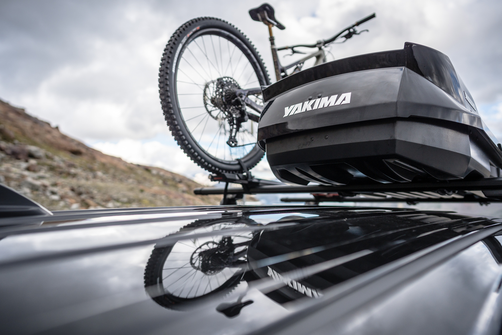 Autobox YAKIMA SkyTour 420 černý lesklý